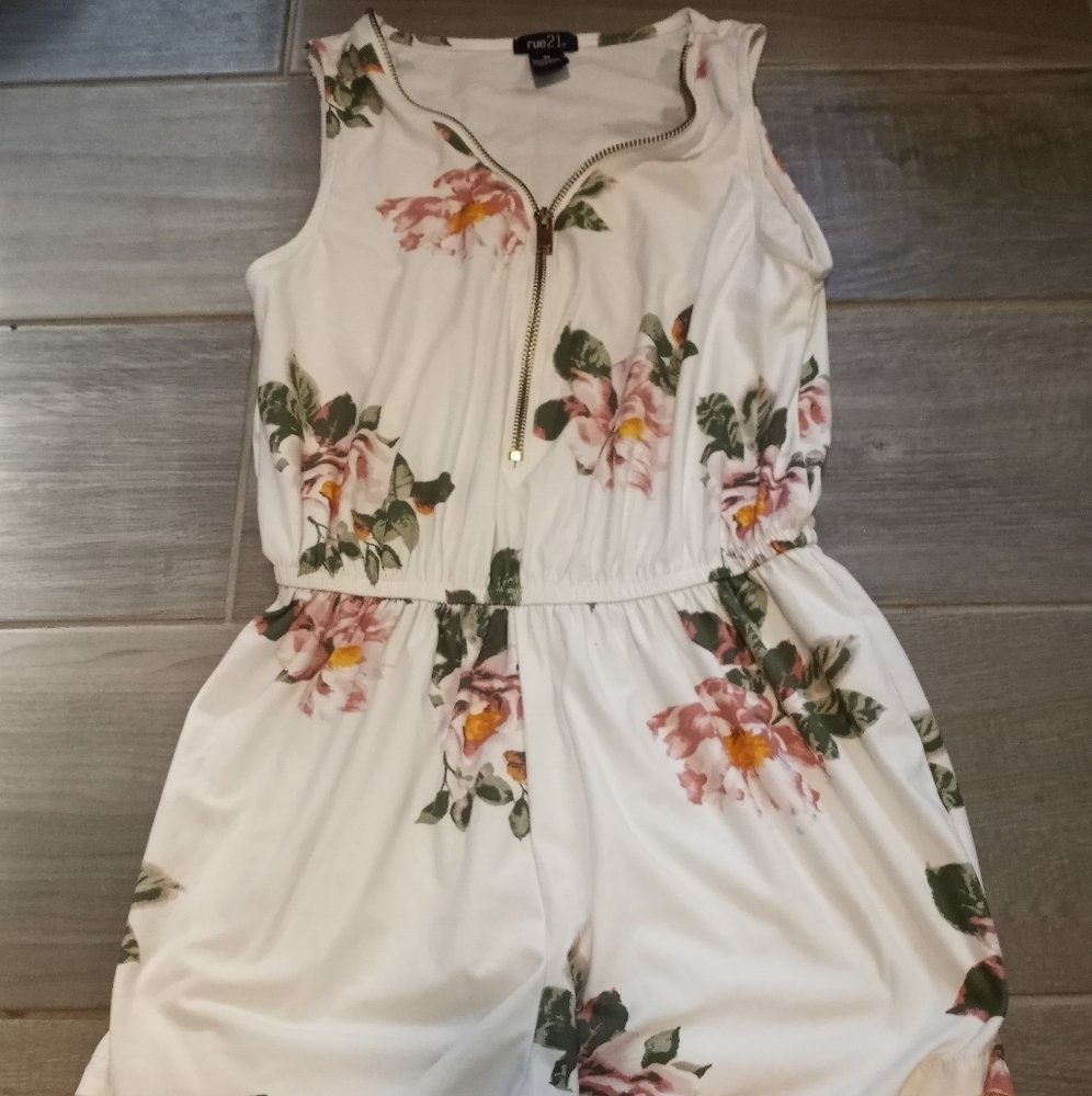 Woman's size XS floral romper in good condition